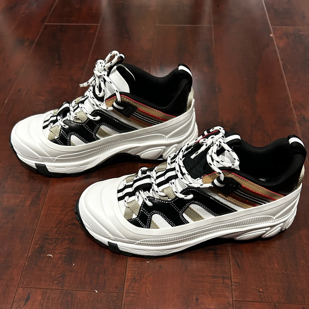 Burberry low top sneakers - Picture 4 of 7